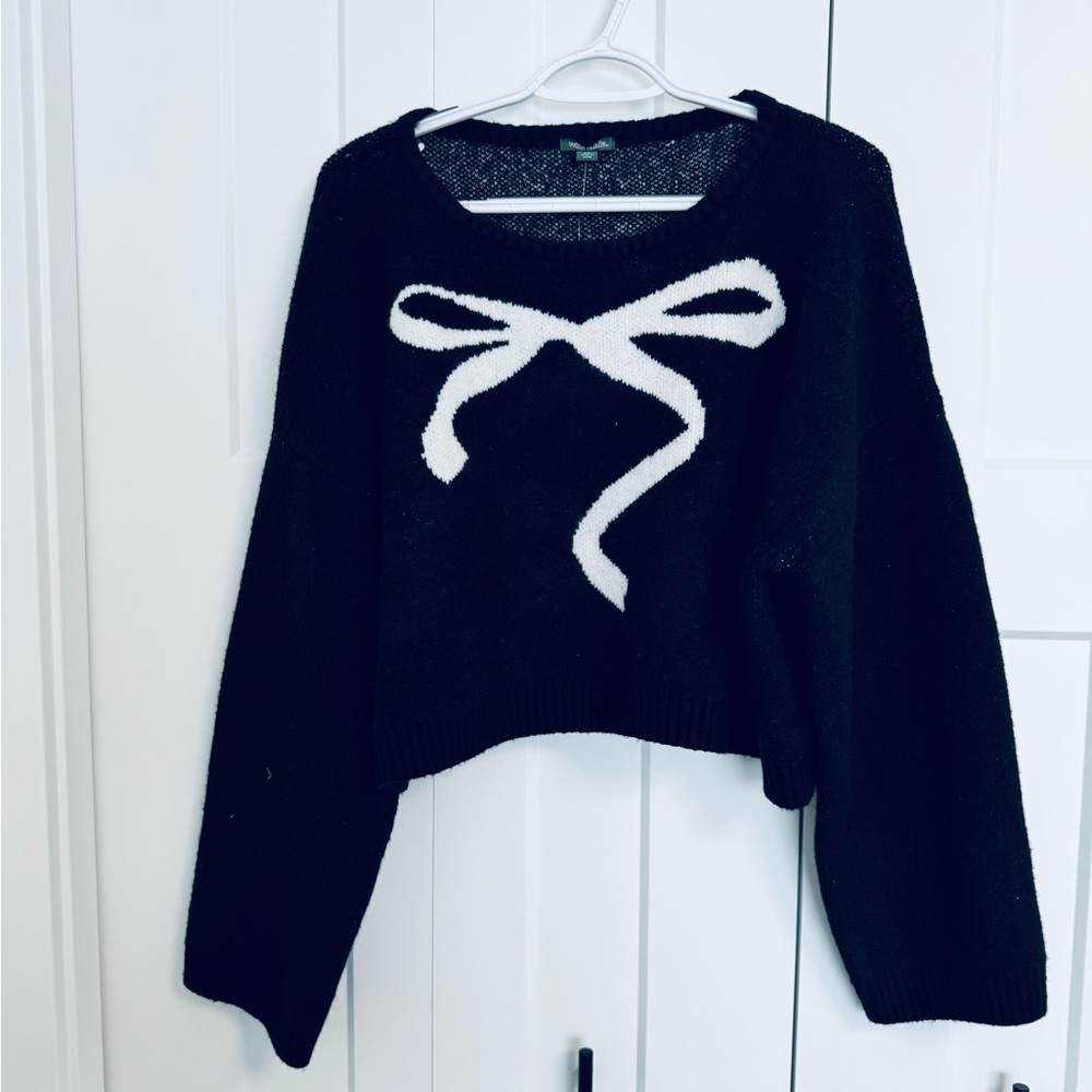 NWT Women’s Crewneck Cropped Pullover Holiday Sweater- Wild Fable, Black Bow